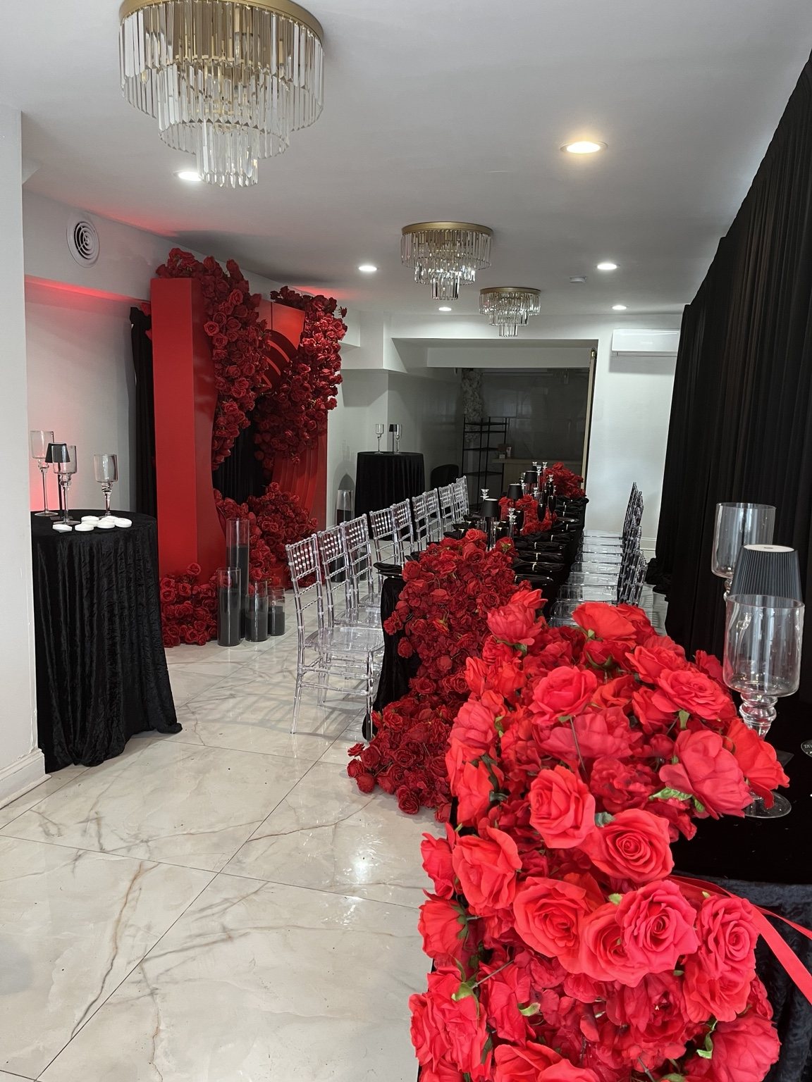 Jaes Luxe Studio red rose dinner